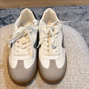 DV by Dolce Vita VALET white and gray Sneakers, WMS size 8.5, new no box